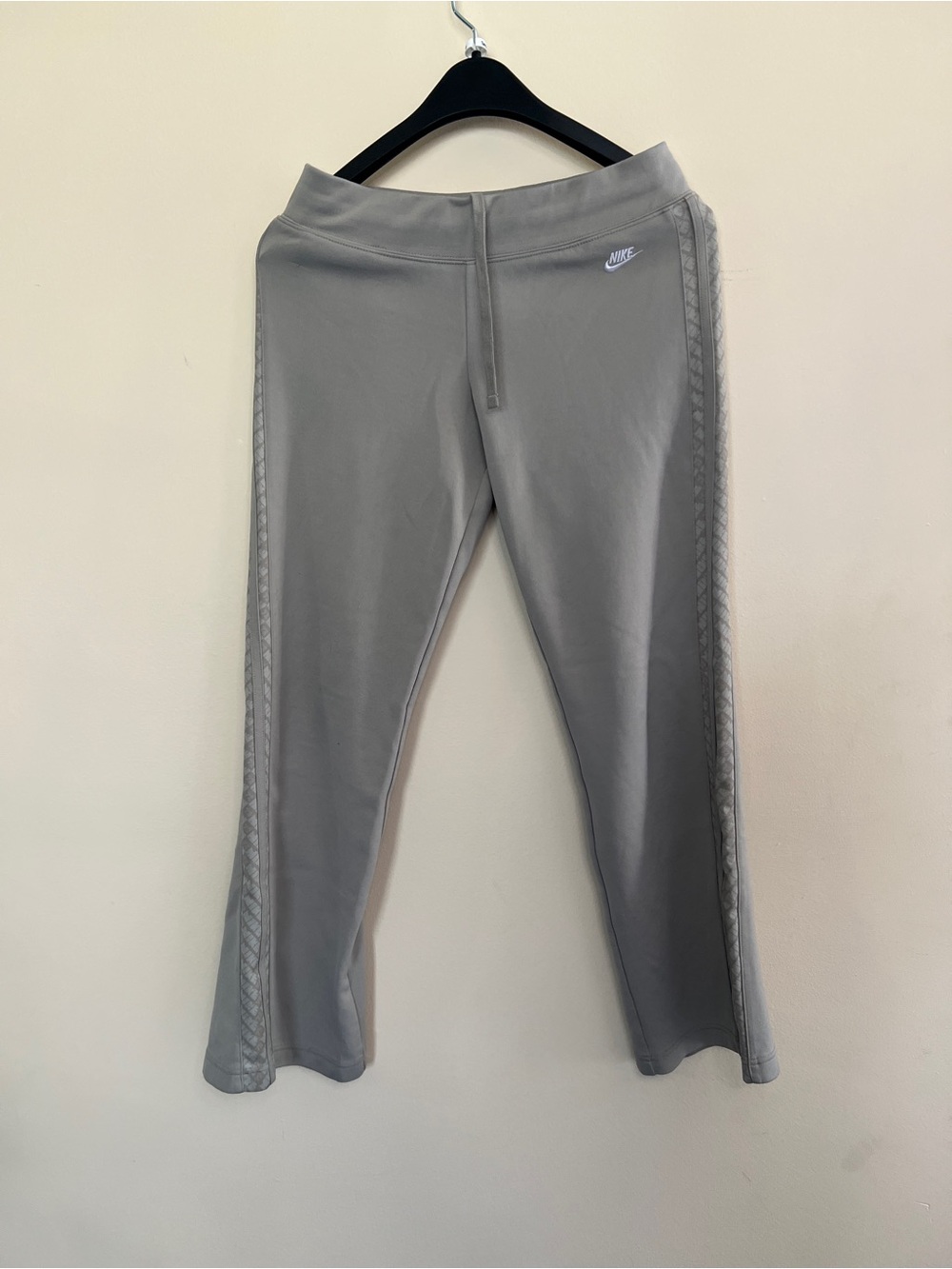 Nike Light Gray Stretch Leg sweatpants with Side Pattern